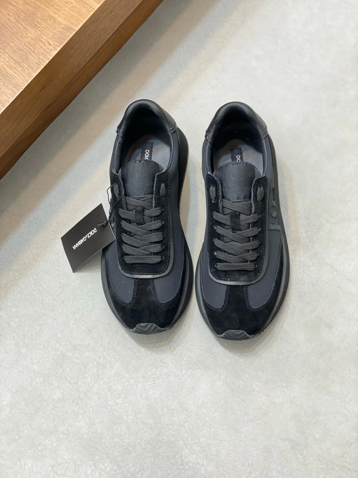 Factory price: 458💰••New products••Dolce&Gabbana••DG✔️High-end men's sports•casual shoes. Original goods from top counters. Original imported cowhide, multi-material splicing design ➕Imported cowhide lining, cowhide feet ➕Original TPR elastic outsole. Size: 39-44 (38, 45 customized)